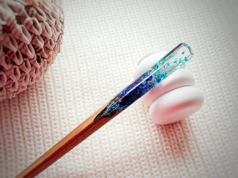 Wooden hair stick with blue flowers, Floral hair pin - 髮圈/髮夾 - 木頭 藍色