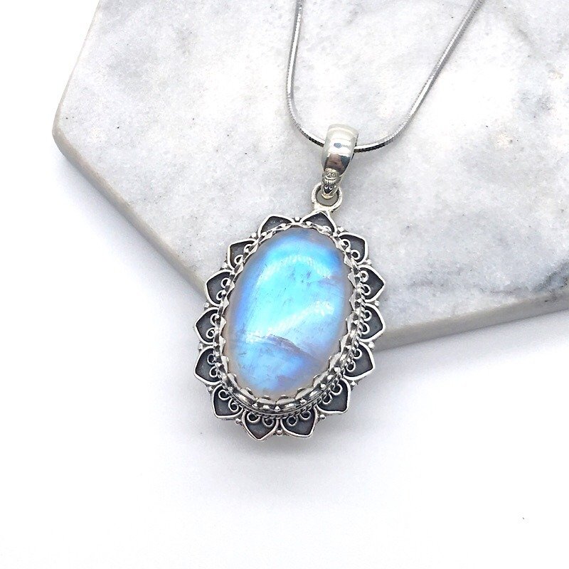 Moonlight stone 925 sterling silver oval heavy industry classical style necklace Nepal handmade mosaic production (style 1) - สร้อยคอ - เครื่องเพชรพลอย สีน้ำเงิน