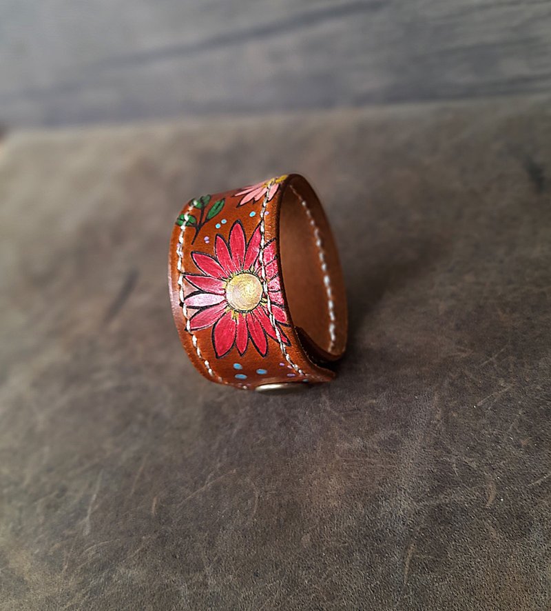 Hand Painted Pink Daisy Leather Bracelet - สร้อยข้อมือ - หนังแท้ หลากหลายสี
