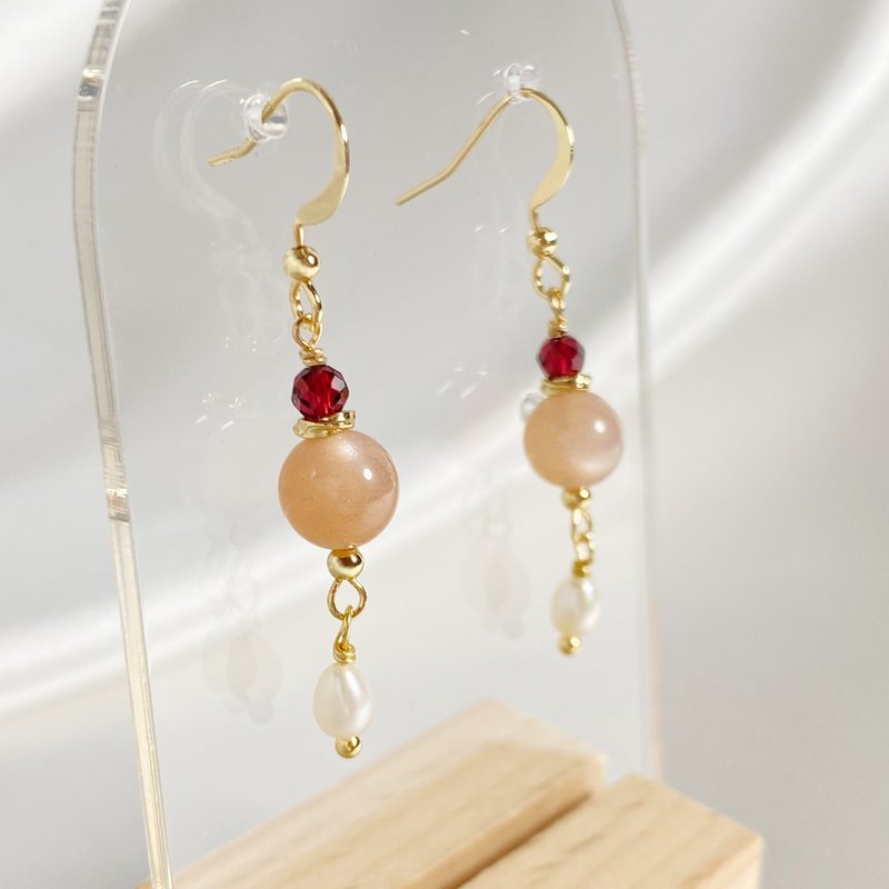 Elegant│Orange Moonstone Earrings Pearl Red Pomegranate Can Change Clip - ต่างหู - คริสตัล สึชมพู