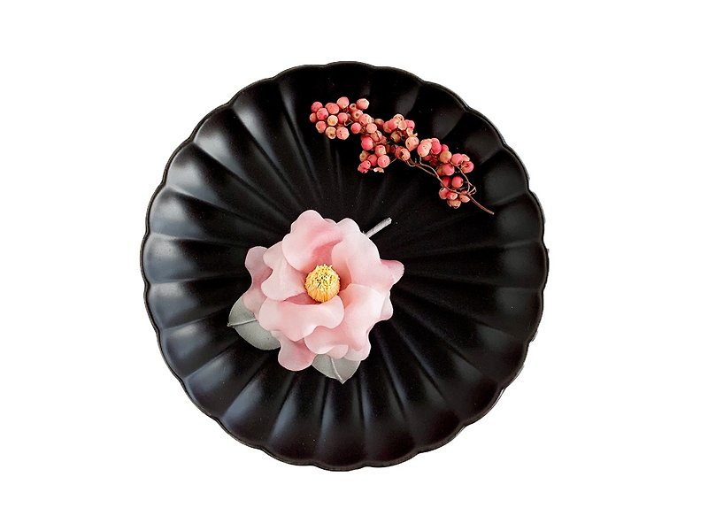 Corsage: 咲 椿 (beige pink) - เข็มกลัด/ข้อมือดอกไม้ - ผ้าไหม สึชมพู