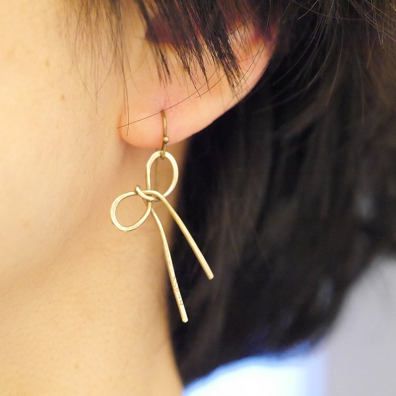 RIBON　ピアス　素材　真鍮 - 耳環/耳夾 - 銅/黃銅 金色