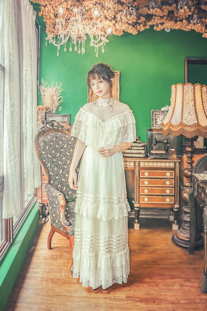 CreamyWhite 1970s antique wedding dress_lace embroidery cloak (short sleeve) - ชุดราตรี - วัสดุอื่นๆ 