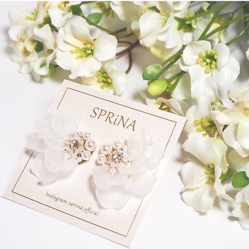 Flower frill earrings (white) - Earrings & Clip-ons - Acrylic White