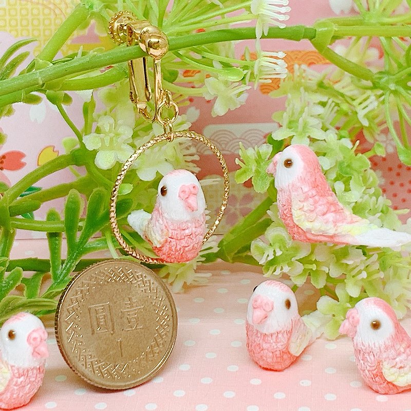 [Macro Food World] Hand-made autumn grass parrot earrings (single ear earrings) - Earrings & Clip-ons - Resin Pink