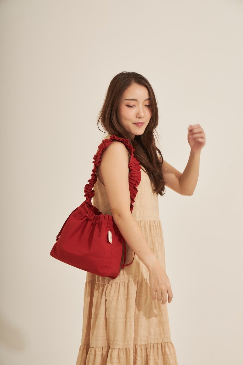 PETAL - cotton shoulder bag (red) - กระเป๋าหูรูด - ผ้าฝ้าย/ผ้าลินิน สีแดง