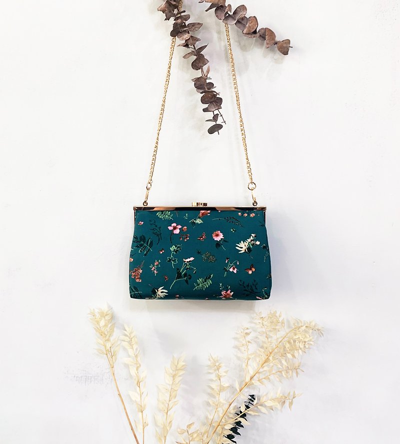 green flowers clasp frame bag/with chain/ cosmetic bag - กระเป๋าแมสเซนเจอร์ - ผ้าฝ้าย/ผ้าลินิน สีเขียว