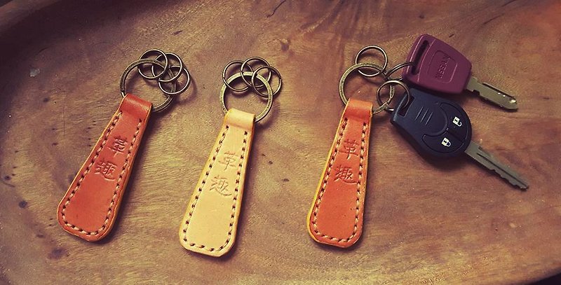 Leather Fun Exclusive Leather Keychain-Lettering on Back - ที่ห้อยกุญแจ - หนังแท้ สีนำ้ตาล