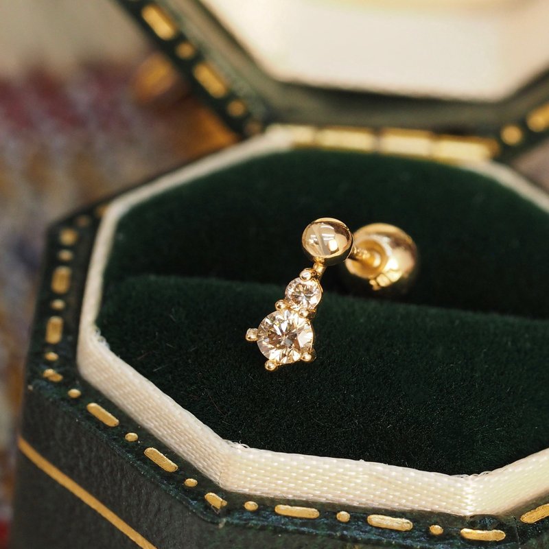 18K金鑽石梨形耳環 18K Gold Diamond Pear Ear Stud - 耳環/耳夾/耳骨夾 - 貴金屬 