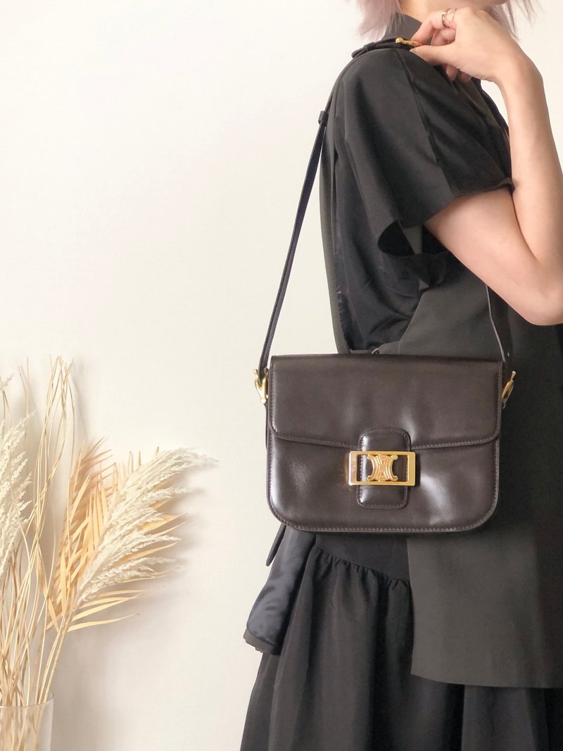【 日本直送　名牌中古包 】CELINE セリーヌ ショルダーバッグ ダークブラウン トリオンフ レザー vintage ヴィンテージ オールド xeaff4 - 側背包/斜背包 - 真皮 咖啡色