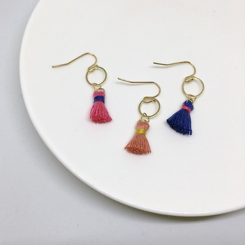 TAOMO｜Hoop tassel earrings - Earrings & Clip-ons - Other Materials Gold
