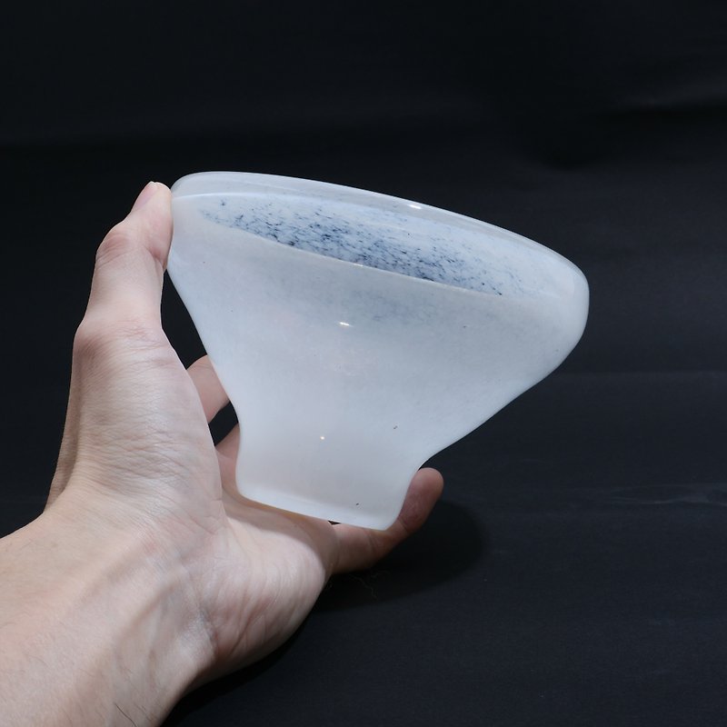 White high-footed bowl - Hsinchu handmade glass - Bowls - Glass White