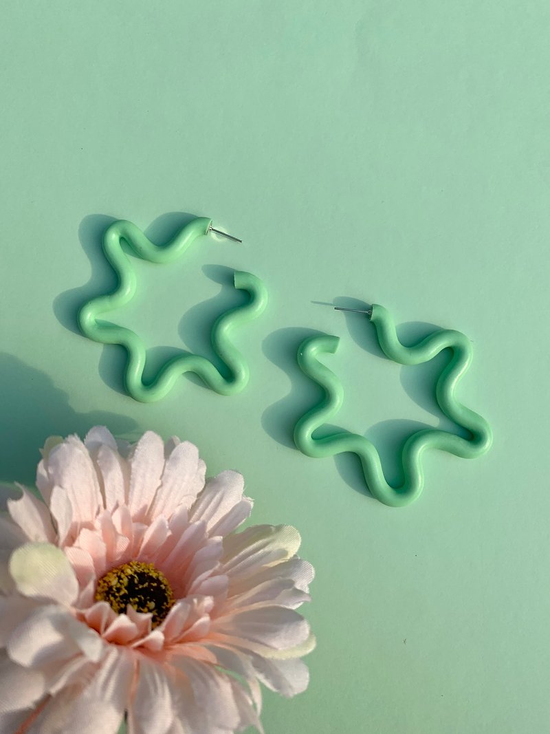 Marshmallow Green Mint : ต่างหูห่วง handmade polymer clay - ต่างหู - วัสดุอื่นๆ สีเขียว