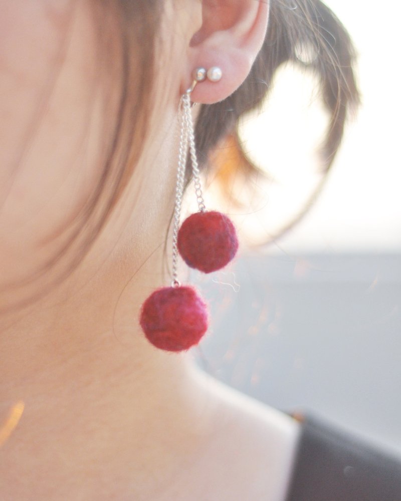 A pair of small cherry wine red wool felt handmade earrings wild needle felt Christmas New Year - Earrings & Clip-ons - Wool Red