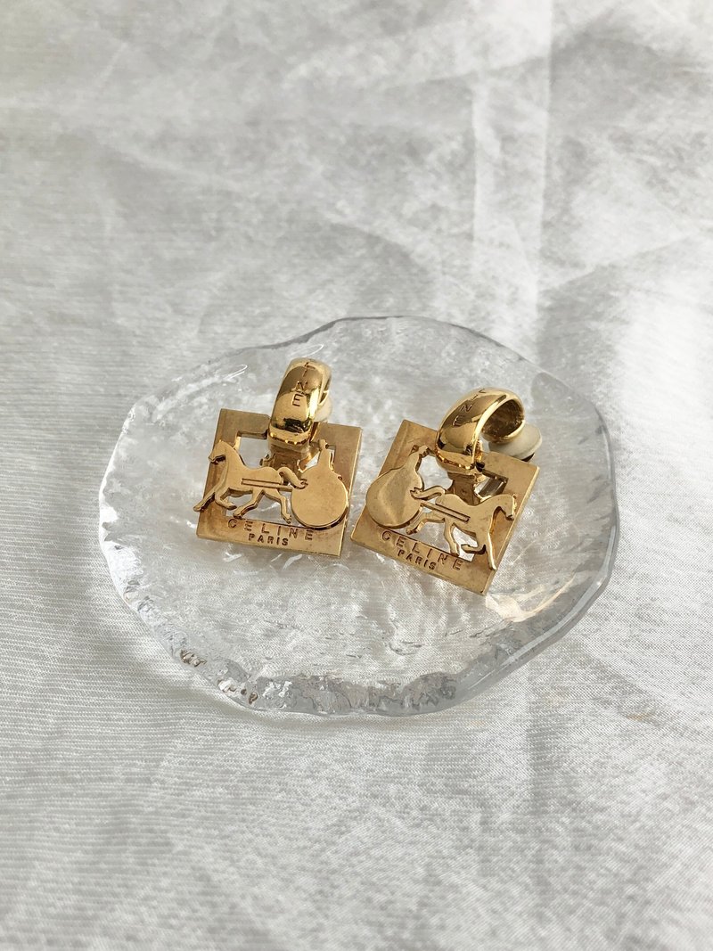 【 日本直送　名牌中古包 】CELINE セリーヌ スクエア 馬車モチーフ イヤリング ゴールド vintage ヴィンテージ オールド j33fzg - 耳環/耳夾/耳骨夾 - 其他材質 金色
