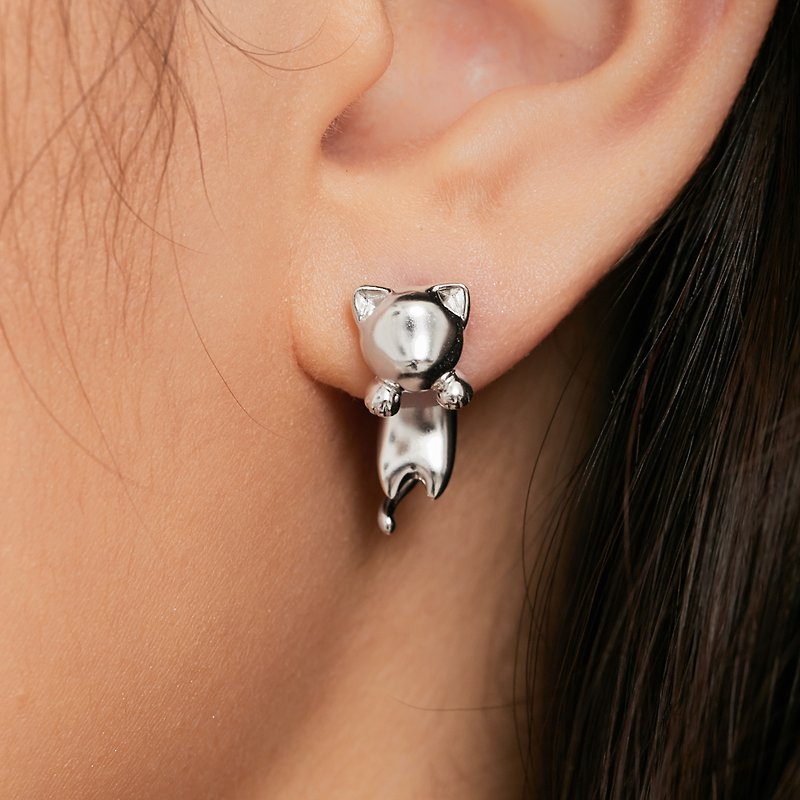 嬉戲貓咪 就想賴著你貓咪垂耳純銀耳環 - 耳環/耳夾 - 其他金屬 銀色