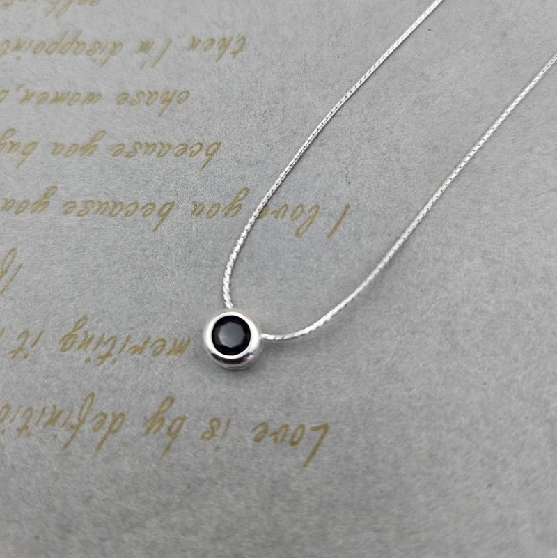 Light jewelry-small black crystal 925 sterling silver necklace - สร้อยคอ - โลหะ สีเงิน