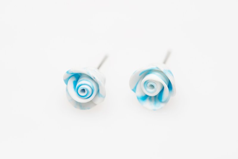 湛藍玫瑰花渲染耳環 全手工耳環 - 耳環/耳夾 - 黏土 藍色