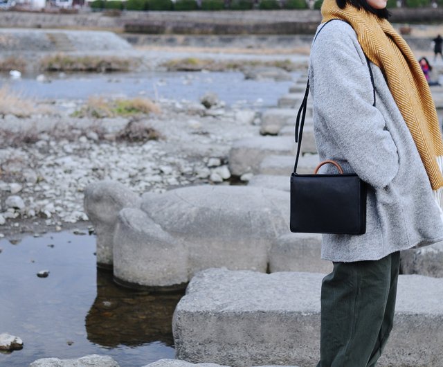 hand shoulder bag