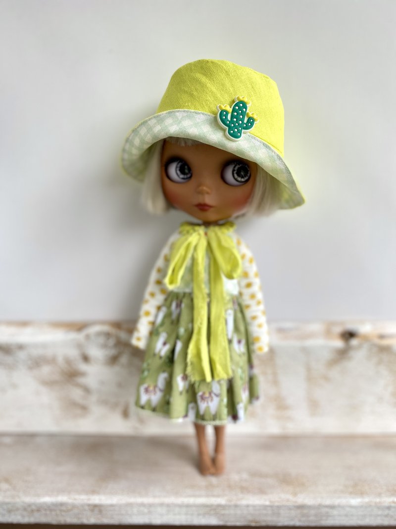 Blythe doll dress and summer hat, Blythe clothes, Neo Blythe doll outfit - ของเล่นเด็ก - โลหะ หลากหลายสี