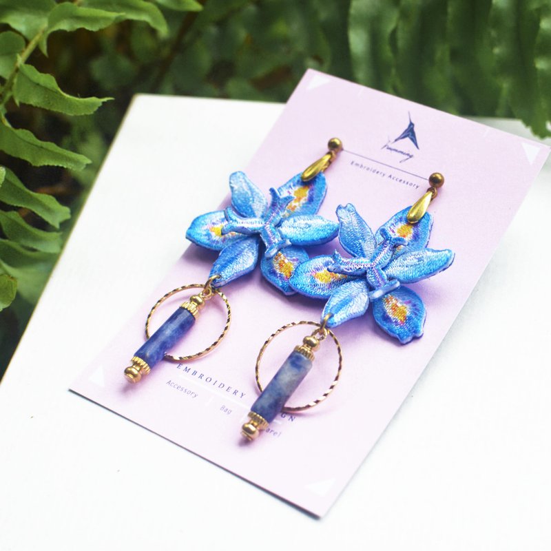 ピアス 台湾菖蒲 刺繍 花 翡翠 ギフトボックス ハンドメイド - ピアス・イヤリング - 刺しゅう糸 ブルー