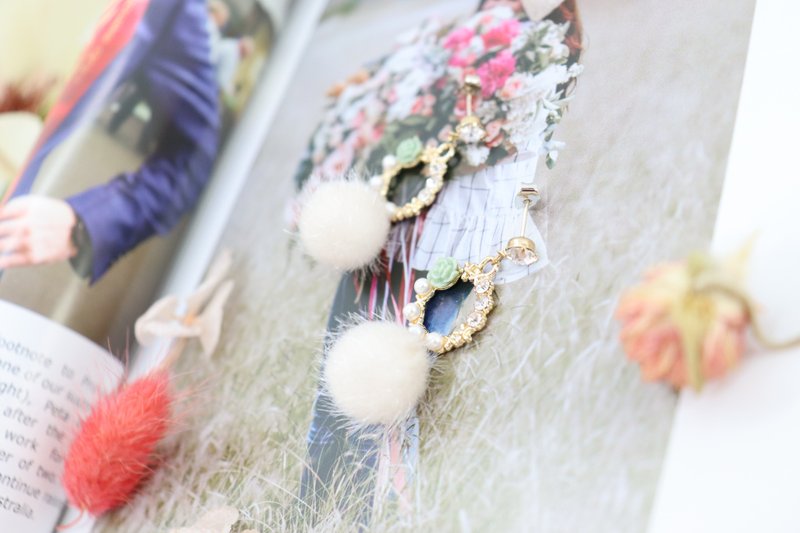 Green Rose Point Faux Fur Pom-Pom 925 Silver Post Earrings - 耳環/耳夾/耳骨夾 - 純銀 