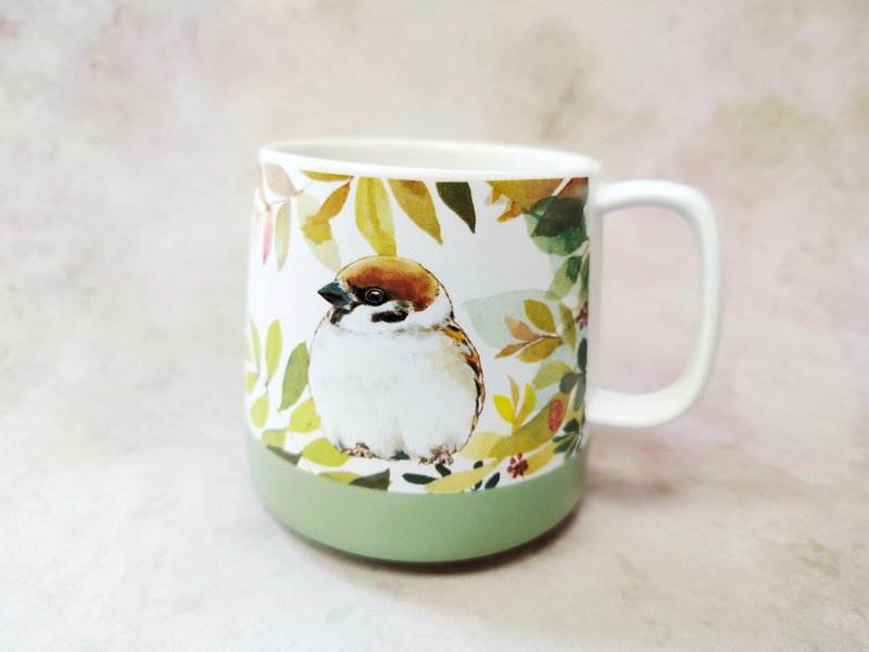 Collaborating illustration artist-Qiu Qian watercolor animal milk cup-fresh sparrow ceramic mug - Mugs - Pottery Multicolor