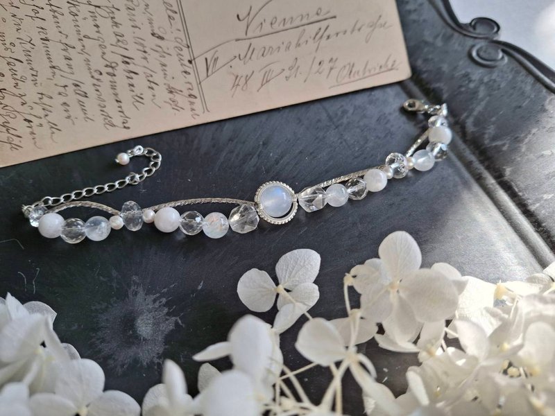 i sea you－Taitung Moon Sea－Double-layer wrapped bracelet-natural stone moonstone, white crystal - สร้อยข้อมือ - เครื่องประดับพลอย ขาว