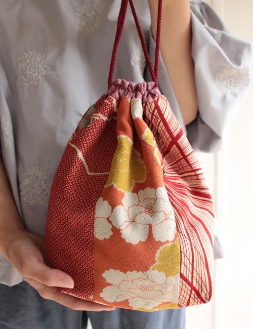 Kimono remake drawstring bag (brown flower) - Shop shizendo