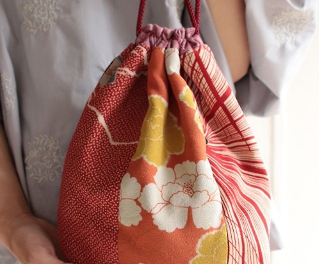 Kimono remake purse red - Shop shizendo Toiletry Bags & Pouches - Pinkoi