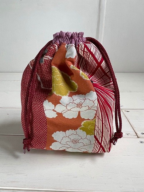 Kimono remake drawstring bag (brown flower) - Shop shizendo