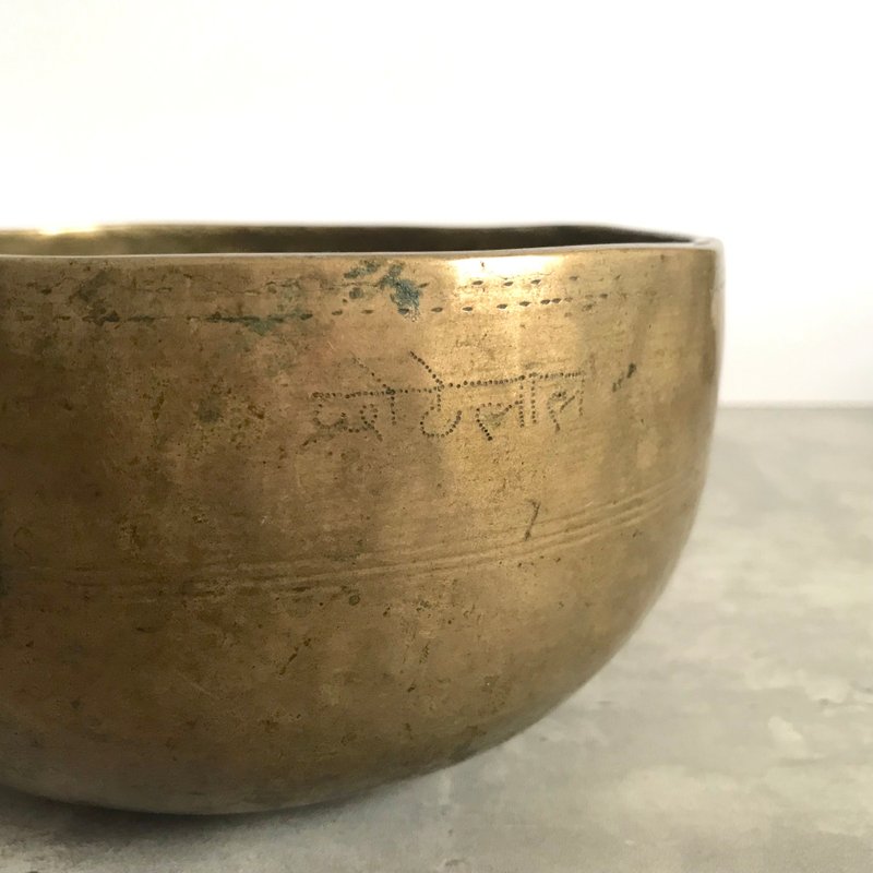 古董 Thadobati 銘文頌缽 聲音療癒冥想底輪瑜伽 Singing Bowl - 其他 - 其他金屬 