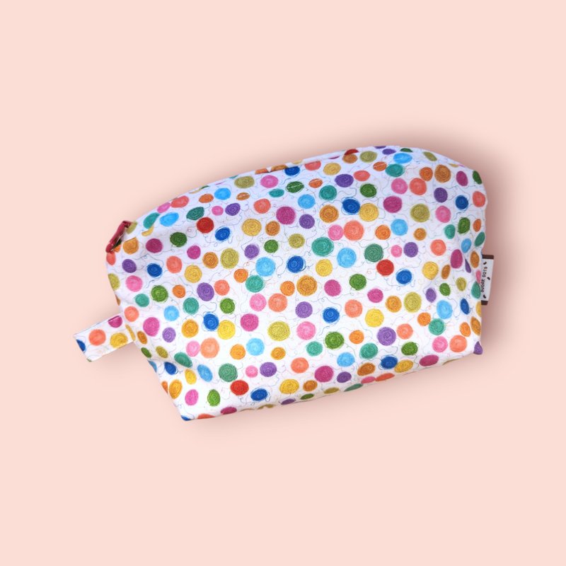 Ball of Yarn Printing Large Cosmetic Bag - กระเป๋าเครื่องสำอาง - ผ้าฝ้าย/ผ้าลินิน ขาว