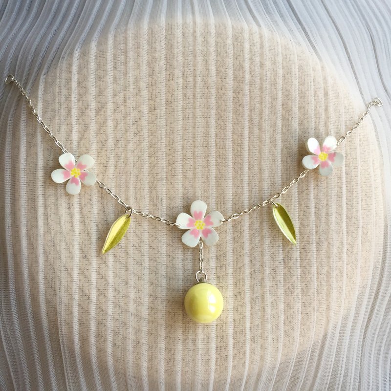 Free transport conditions [see Use the original hand-painted pink cherry flowers green leaf cotton beads - necklace sweater chain necklace - cute fashion personality fresh Japanese French elegance - Souvenir exchange birthday holiday valentine - Necklaces - Acrylic 