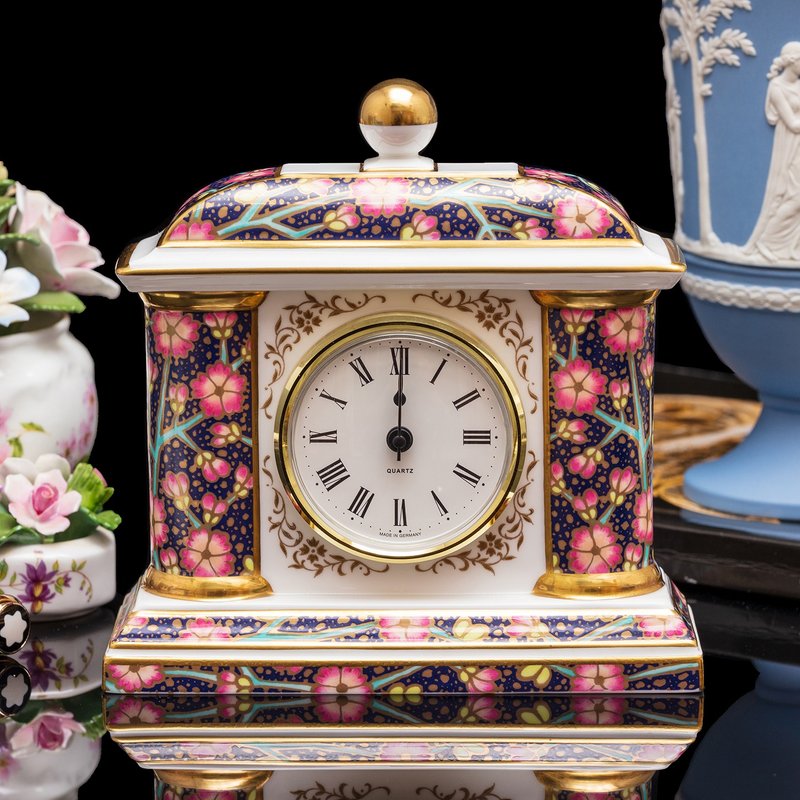 British-made Wedgwood Brilliant Golden Plum Love 1993 extremely luxurious out-of-print limited edition bone china clock - นาฬิกา - เครื่องลายคราม 