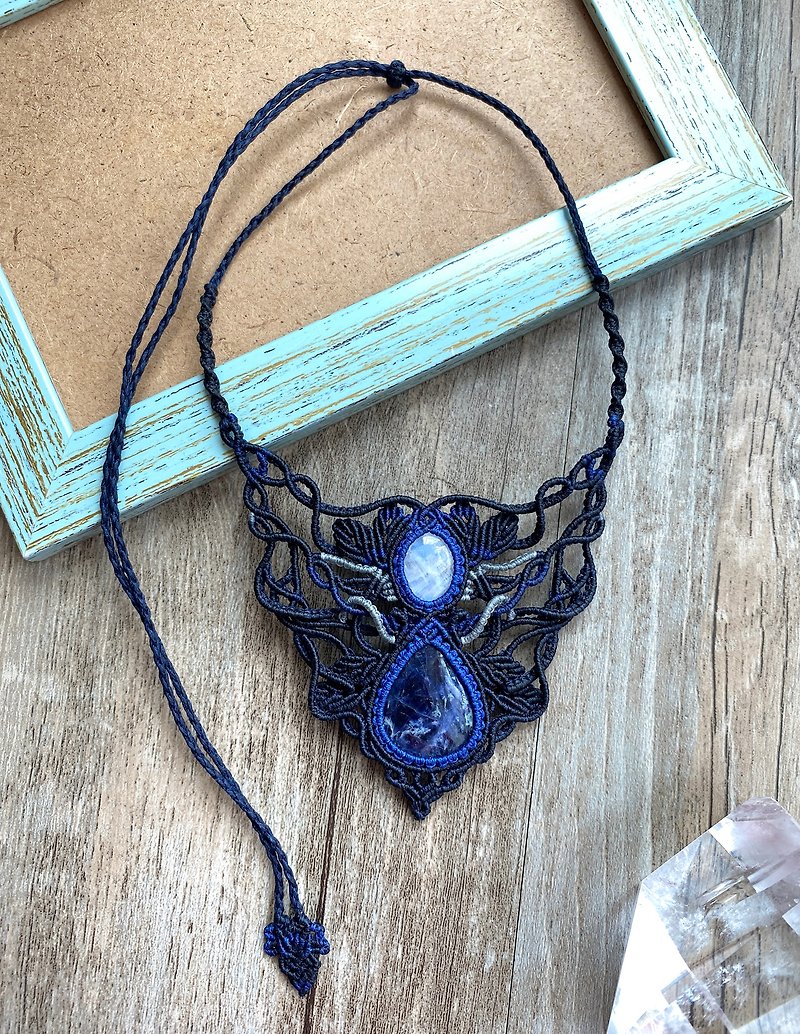 Misssheep N89 - Handcrafted Macrame necklace with Sodalite and moonstone - Necklaces - Gemstone Blue