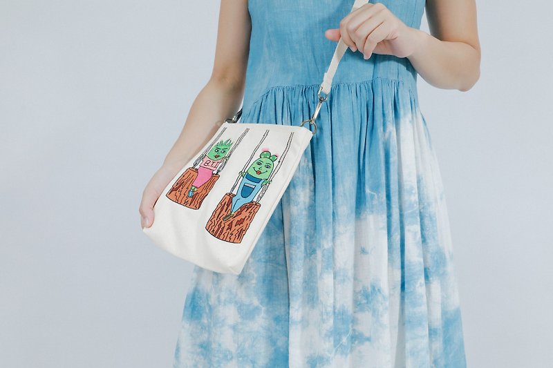 Embroidery Across-body Bag in Rectangle Shape  I Just Can't Take My Eyes Off You - Messenger Bags & Sling Bags - Thread White