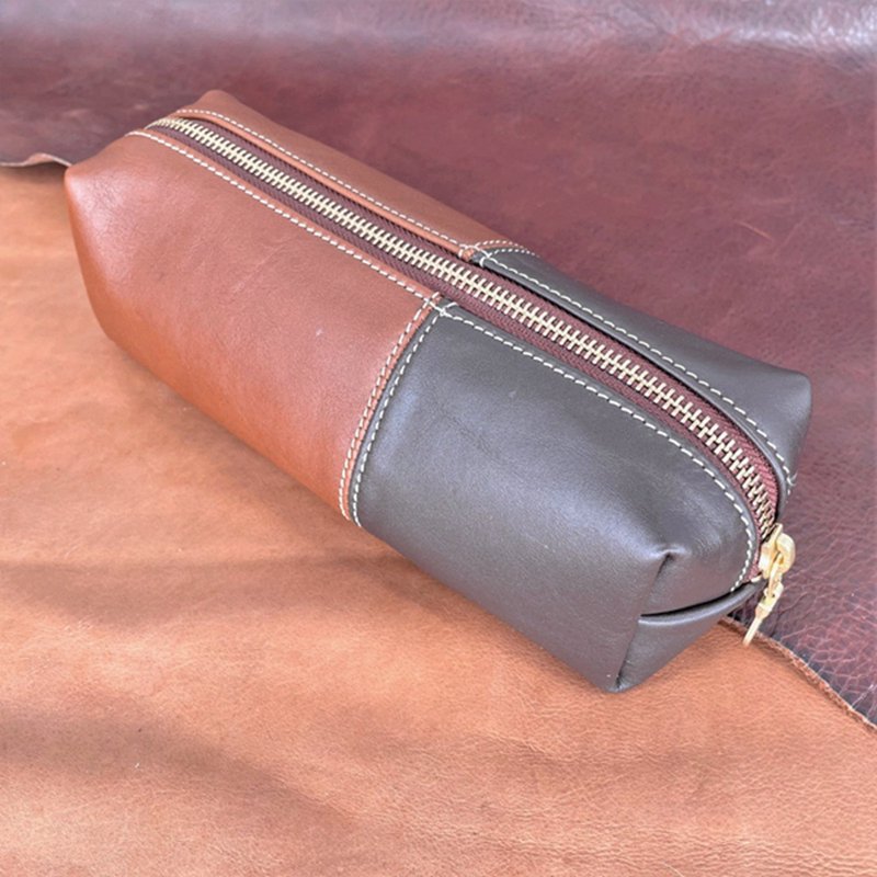 Pencil Case | Handmade Leather Goods | Custom Gifts | Chrome Tanned Leather - Two-Tone Formula Zipper Pencil Case - กล่องดินสอ/ถุงดินสอ - หนังแท้ สีนำ้ตาล