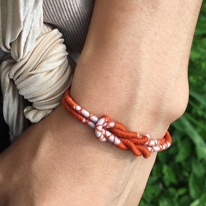 【Lost and find】Tibetan Blessing Intertwined Red and White Hand Belts - สร้อยข้อมือ - เครื่องเพชรพลอย สีแดง