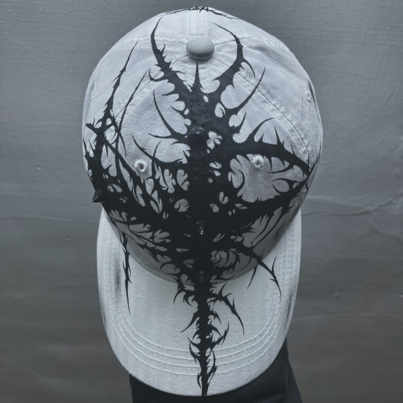 cybersigilism賽博符印主義圖騰手繪DIY鉚釘加工老帽棒球帽 - 帽子 - 棉．麻 白色