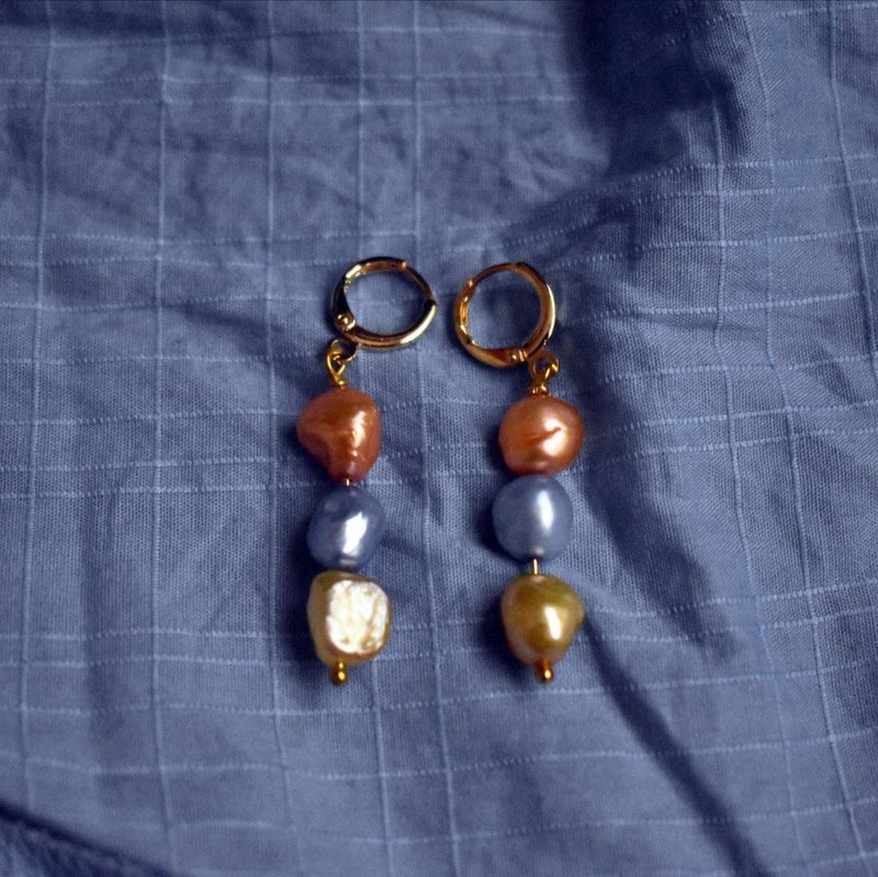 Orange Gold Blue Trio freshwater pearl earrings | by Ifemi Jewels - ต่างหู - วัสดุอื่นๆ สีทอง