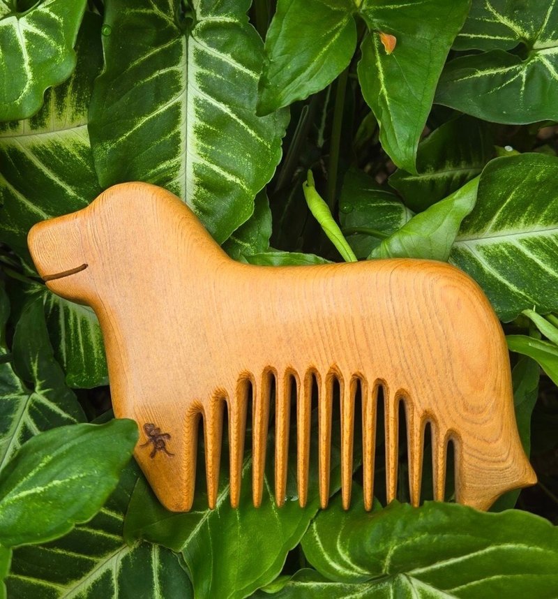 The person who is thinking about wood-dog shaped wooden comb - อุปกรณ์แต่งหน้า/กระจก/หวี - ไม้ สีทอง