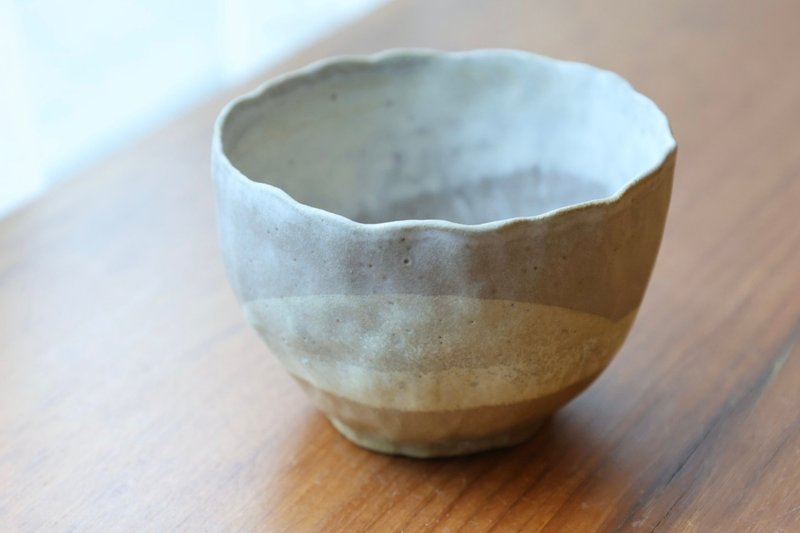 【情人節禮物】超薄信樂土詫寂茶碗日本進口陶土手作茶杯山石色階 - 其他杯子 - 陶 多色