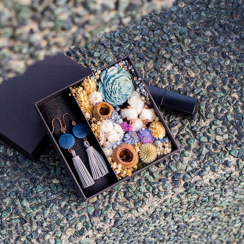 [Flower Offering Happiness] Dry Flower Gift Box/Mother's Day/Proposal/Graduation Gift/Birthday Gift/Jewelry Box - Dried Flowers & Bouquets - Plants & Flowers Blue