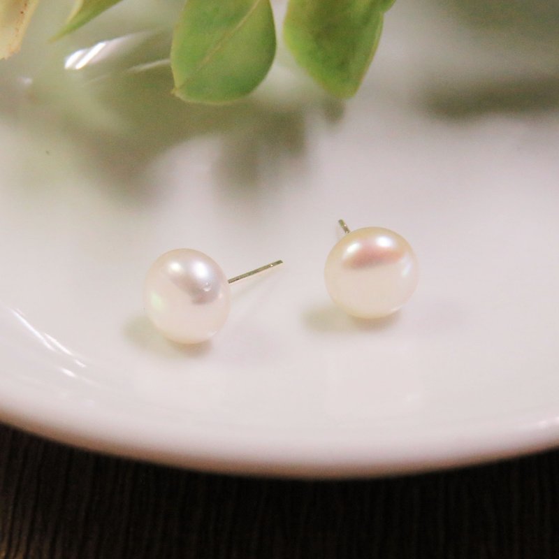 Small Fresh Series/Pair of Natural Freshwater Oblate Pearl 8mm Earrings/925 Silver - ต่างหู - โลหะ สีเงิน