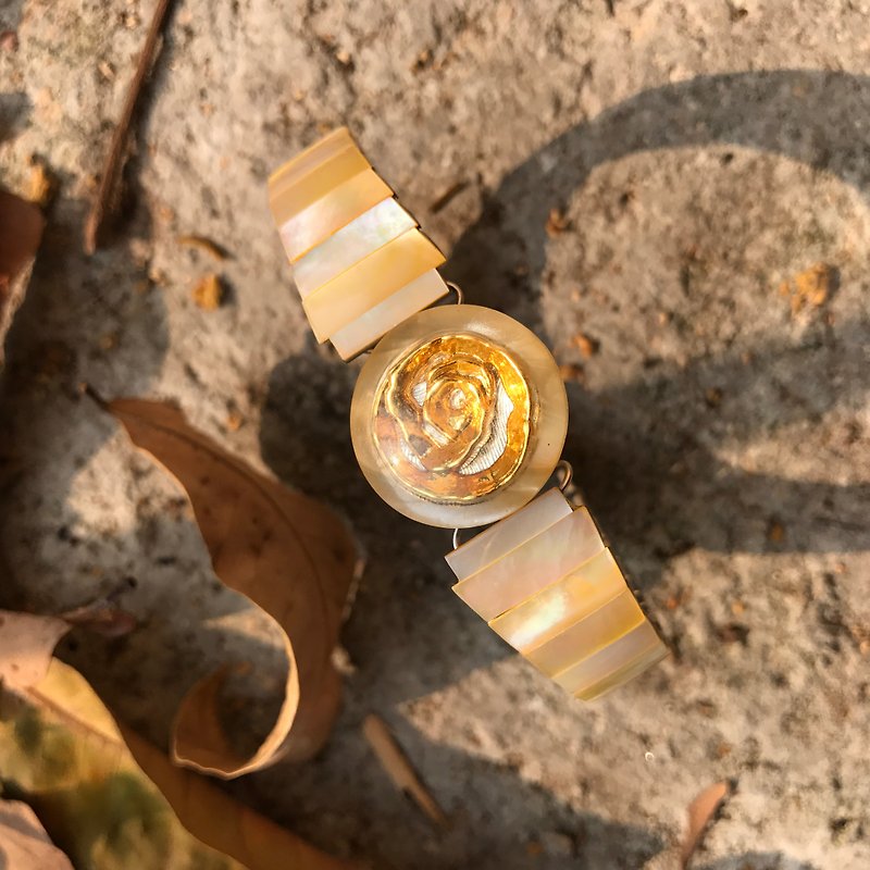 【Lost And Find】Natural  mother of pearl rose bracelet - Bracelets - Gemstone Gold