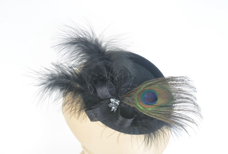 Fascinator Headpiece with Peacock and Black Feathers and Vintage Jewels Pin Up - 髮夾/髮圈 - 其他材質 黑色
