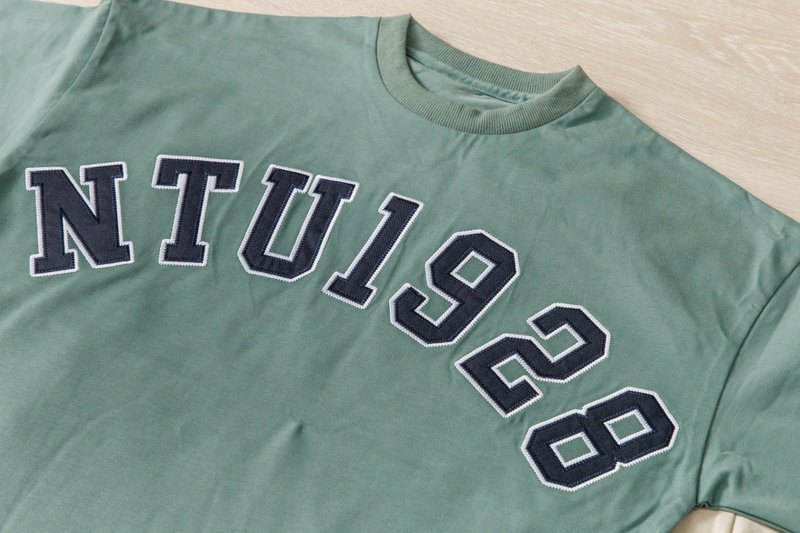 NTU1928 Premium Heavyweight Tee 電繡重磅短T - 綠 - 男 T 恤 - 棉．麻 