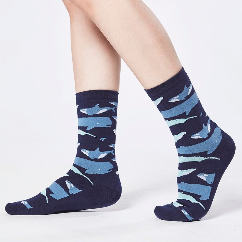 【海洋動物系列】鯨魚迷彩休閒款中長襪 - 襪子 - 棉．麻 藍色