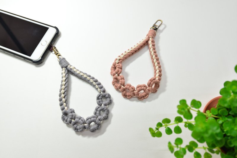 Braided elegant style small flower mobile phone lanyard DIY material package - Knitting, Embroidery, Felted Wool & Sewing - Cotton & Hemp 